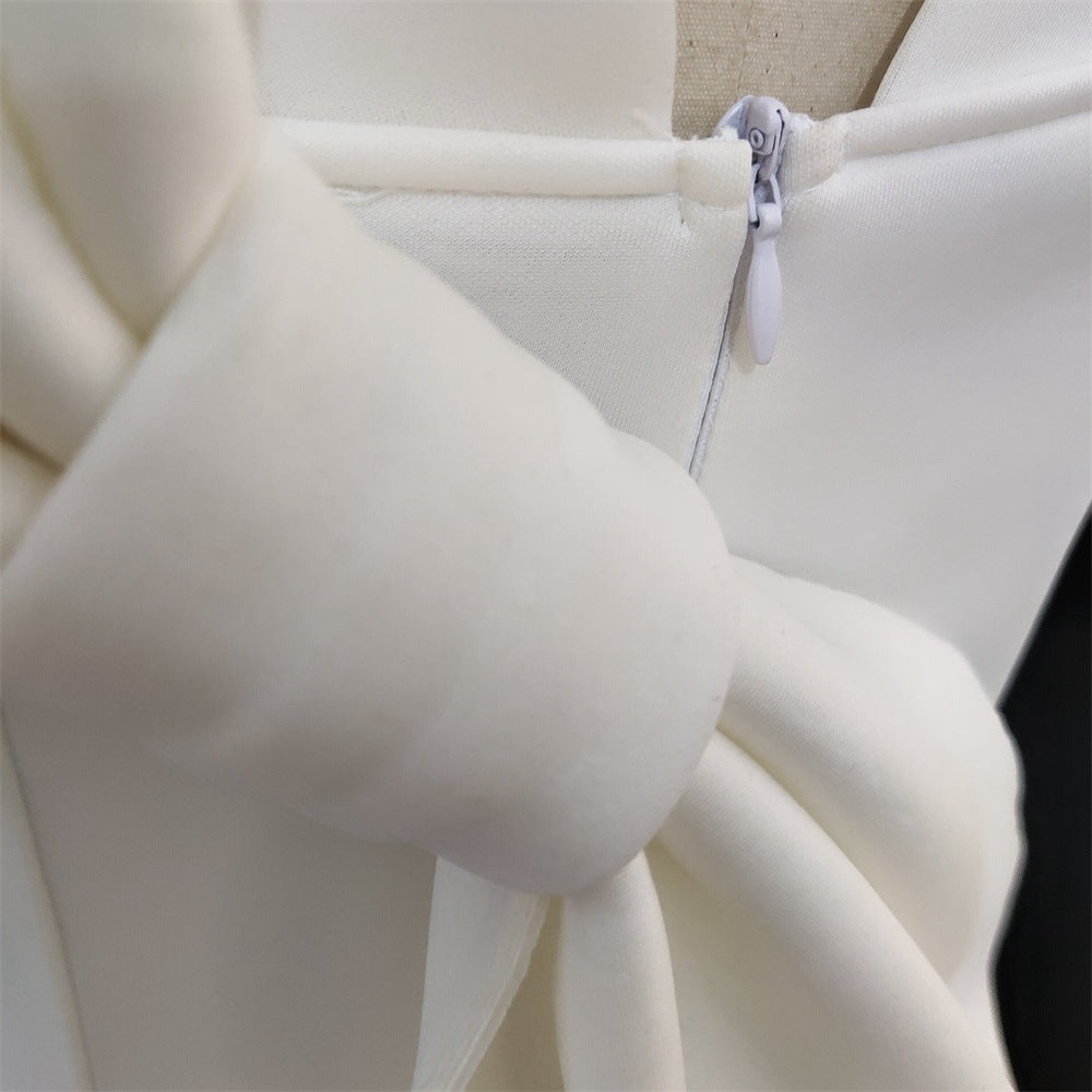 Damen Elegantes Etuikleid mit asymmetrischem Design und schwingendem Detail Echo Archiv