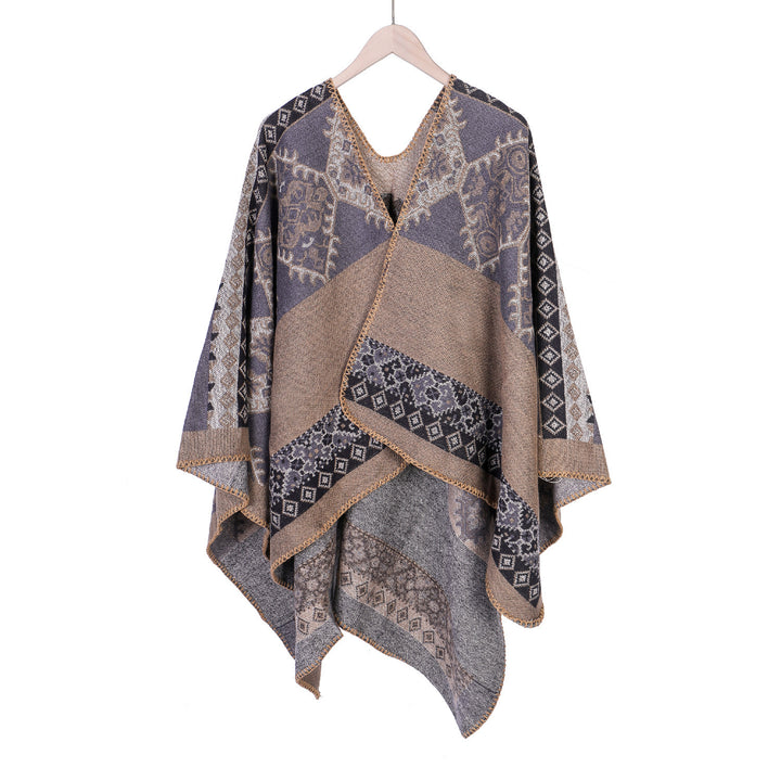 Damen Oversize-Ruana-Poncho aus Jacquardgewebe mit asymmetrischem Zipfelrand und ornamentaler Bordüre – Célinea