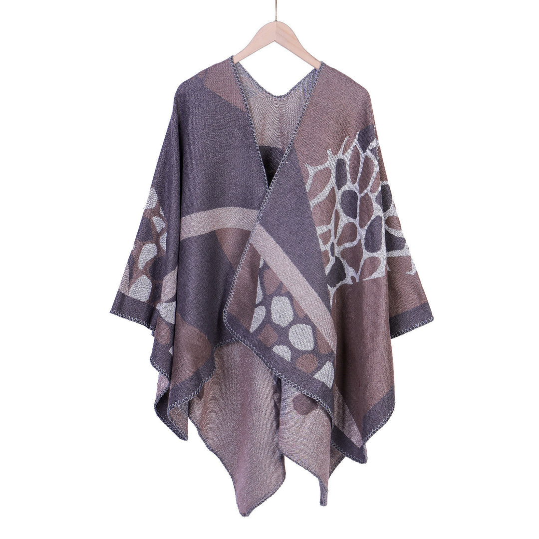 Damen Ruana-Überwurf mit geometrisch-animalischem Jacquard und Ziernaht – Célinea