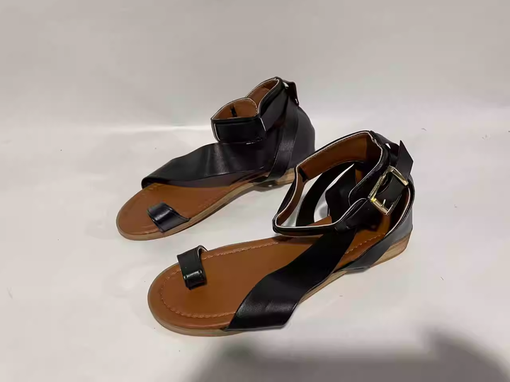 Echoarchiv | Sandalen mit Kreuzband und Zehenring