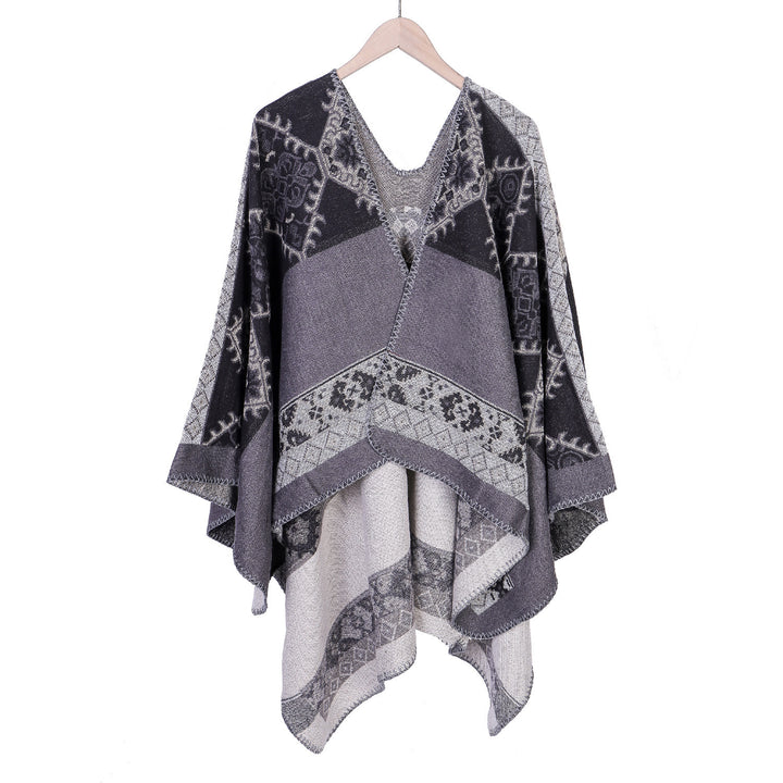 Damen Oversize-Ruana-Poncho aus Jacquardgewebe mit asymmetrischem Zipfelrand und ornamentaler Bordüre – Célinea