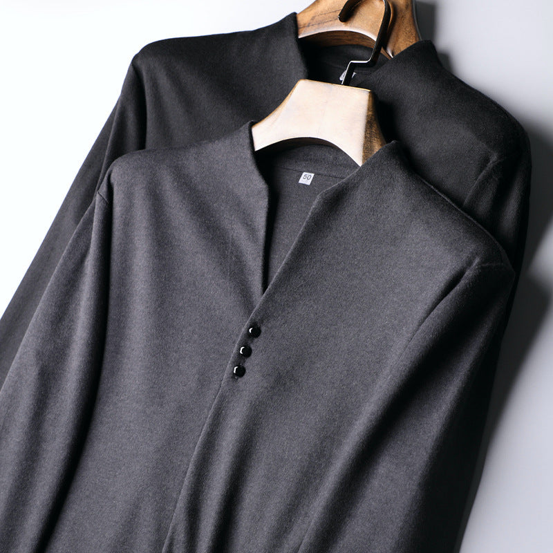 Herren Leichtes Feinstrick-Longsleeve mit verdeckter Knopfleiste und Stehkragen Echoarchiv