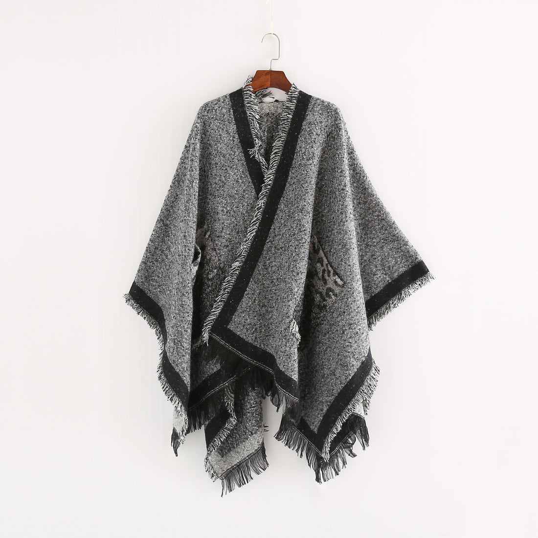 Damen Oversize-Ruana-Poncho im wolligen Mix mit Fransen und Kontrastkante – Montévia