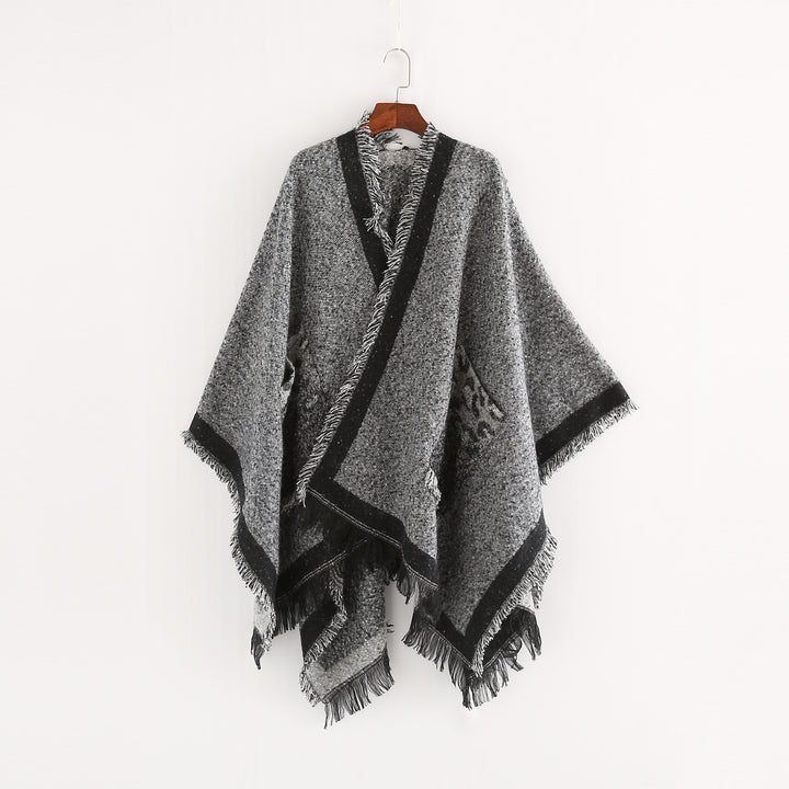 Damen Oversize-Ruana-Poncho im wolligen Mix mit Fransen und Kontrastkante – Montévia