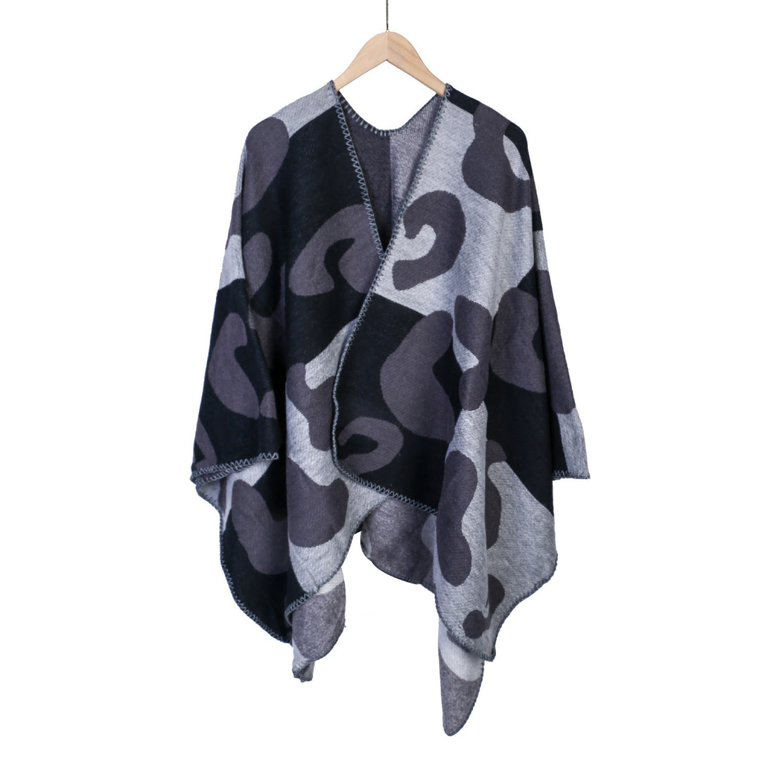 Damen Oversize-Ruana mit abstraktem Grafikjacquard und dekorativer Kettelnaht – Avérine