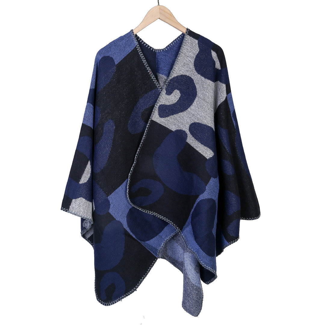 Damen Oversize-Ruana mit abstraktem Grafikjacquard und dekorativer Kettelnaht – Avérine