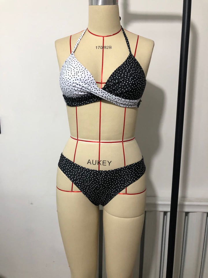 Damen Bikini-Set mit modischen Schnittdetails und unterstützendem Oberteil Echo Archiv