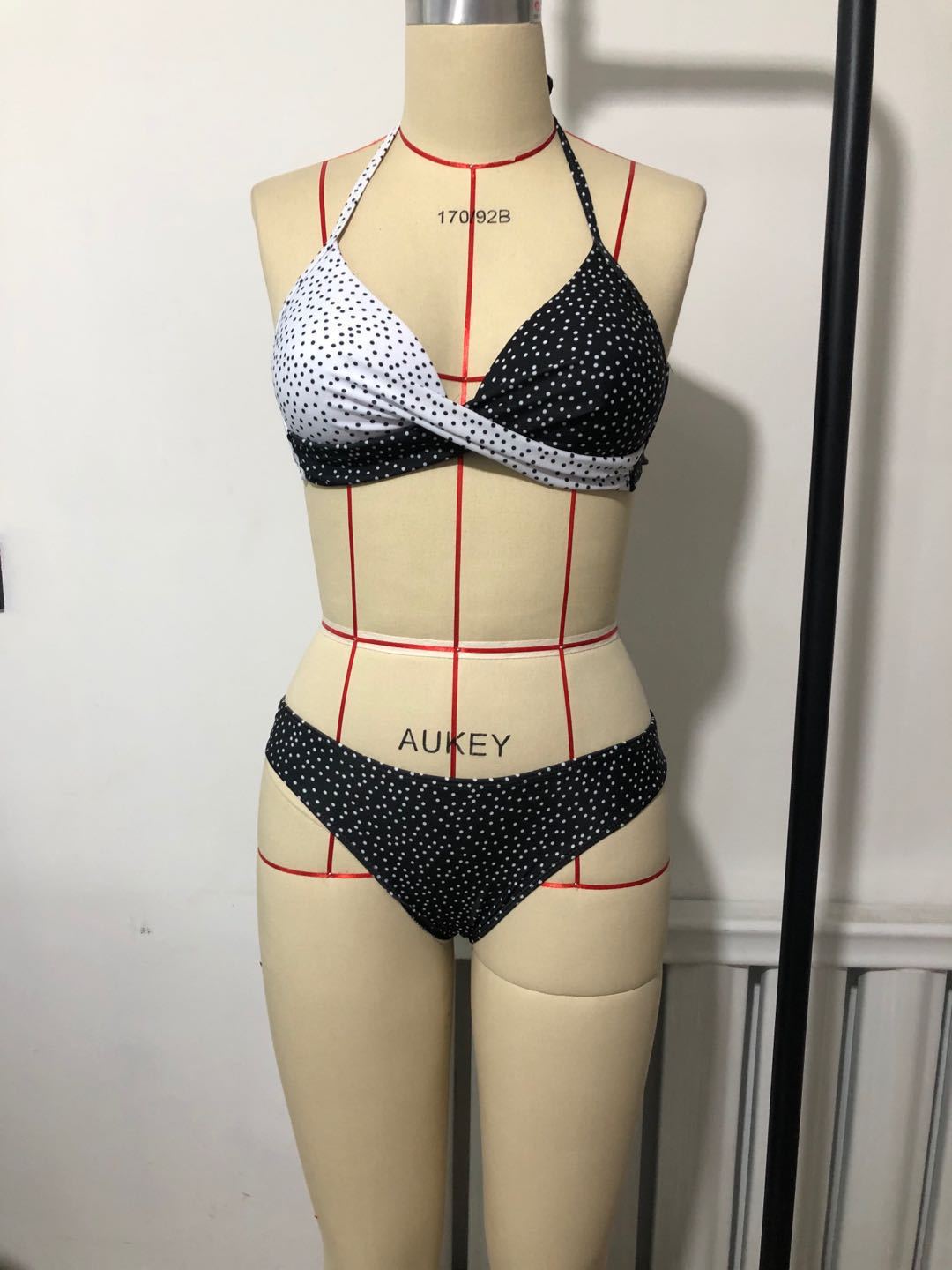 Damen Triangel-Bikini mit raffiniertem Wickel-Oberteil Echo Archiv