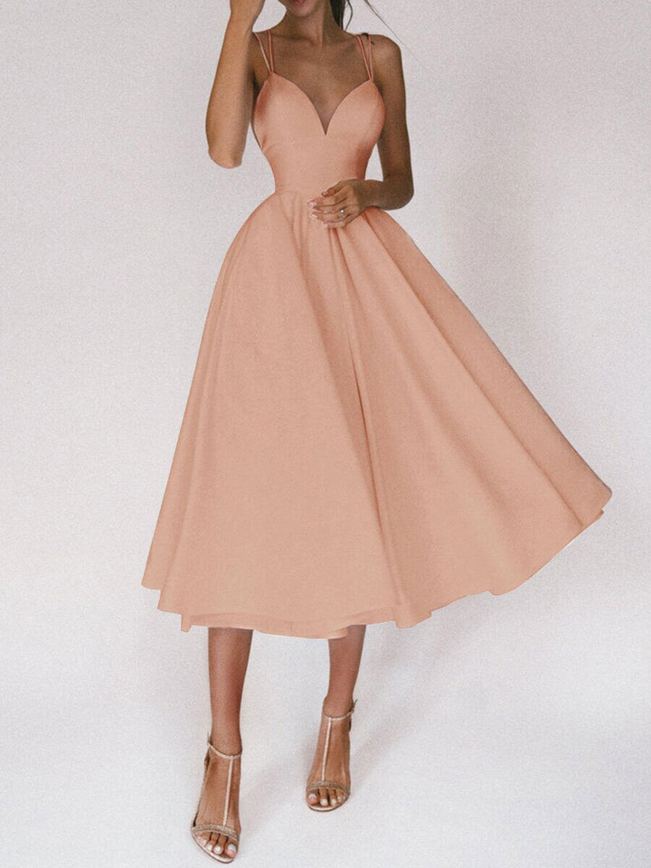 Echoarchiv | Grace Das Elegante Trägerkleid mit V-Ausschnitt
