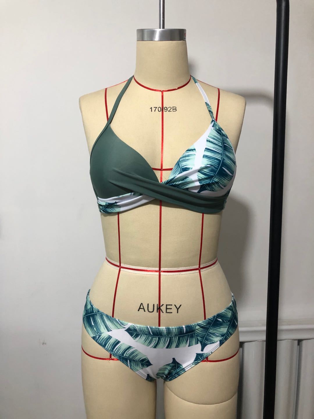 Damen Triangel-Bikini mit raffiniertem Wickel-Oberteil Echo Archiv