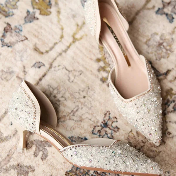 Echoarchiv | Stilvolle Schuhe mit Spitzer Zehe und Mittlerem Absatz mit Glitzeroberfläche