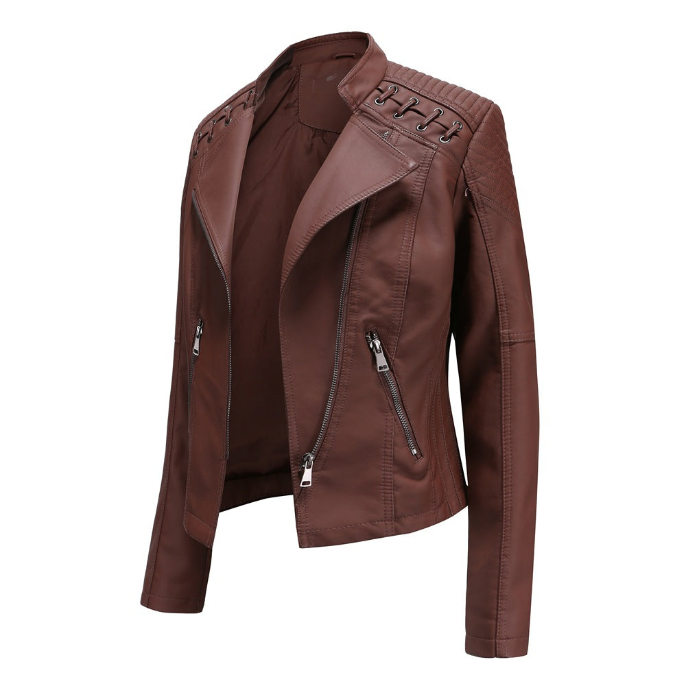 Damen nan kurze Bikerjacke aus Kunstleder mit dekorativen Ösenschnürungen an den Schultern Echo Archiv