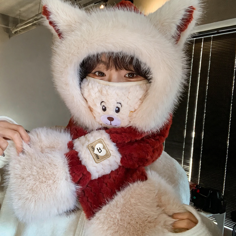 Flauschiges Set aus Mütze mit Fuchs-Ohren und Schal
