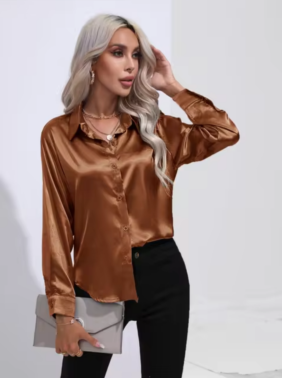Satinbluse mit langen Ärmeln