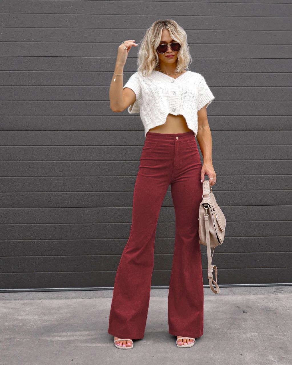 Damen-Cordhose mit ausgestelltem Bein