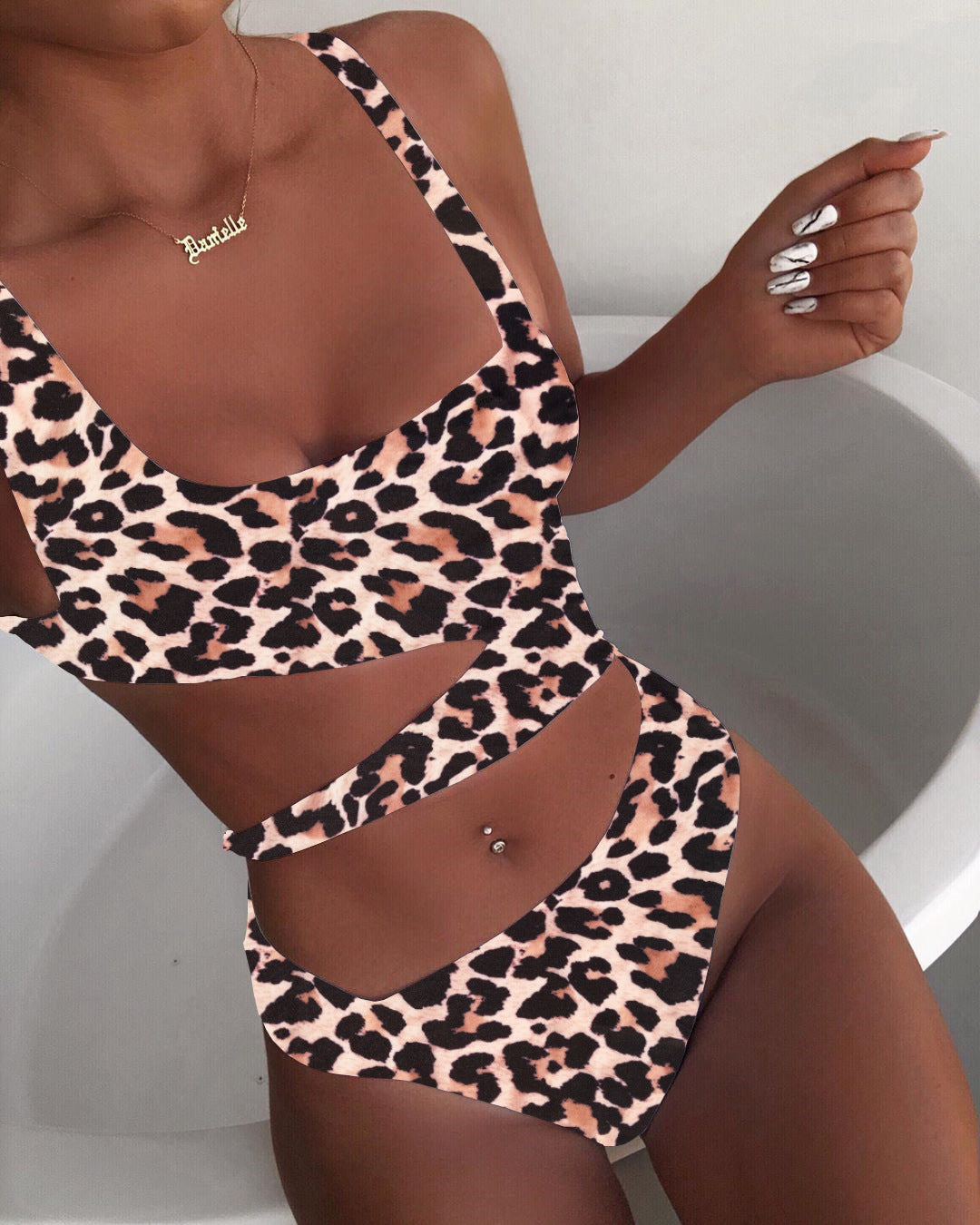 Damen Einteiler Badeanzug mit raffinierten Cut-Outs und modernem Design Echo Archiv