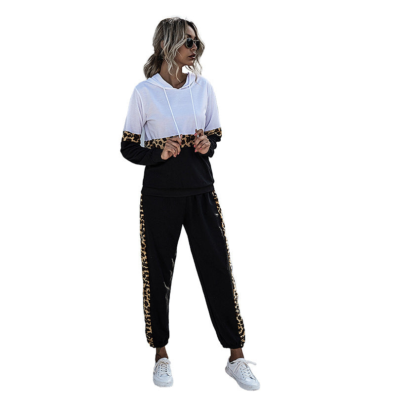 Damen Zweiteiliges Jogging-Set mit Kapuzenpullover und Leoprint-Seiteneinsätzen Echoarchiv