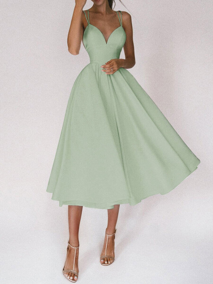 Echoarchiv | Grace Das Elegante Trägerkleid mit V-Ausschnitt