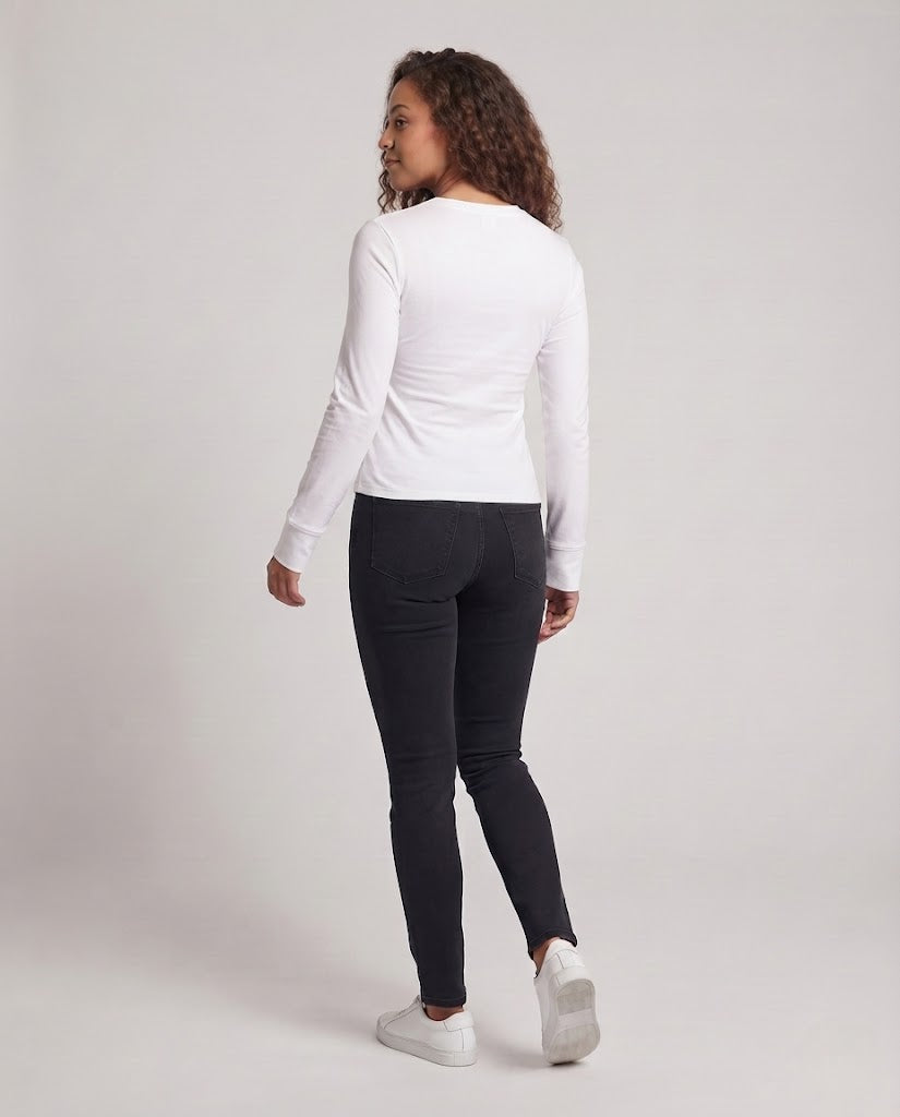 Damen Enganliegendes Cropped-Langarmshirt mit Statement-Print Echo Archiv