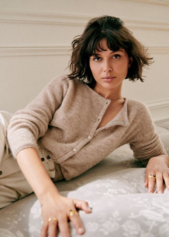 Echoarchiv | Strickjacke mit weichen Knöpfen