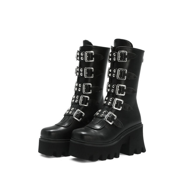 Damen Schaftstiefel mit Plateau, Mehrfachschnallen, Spikes und robuster Lugsohle Echoarchiv