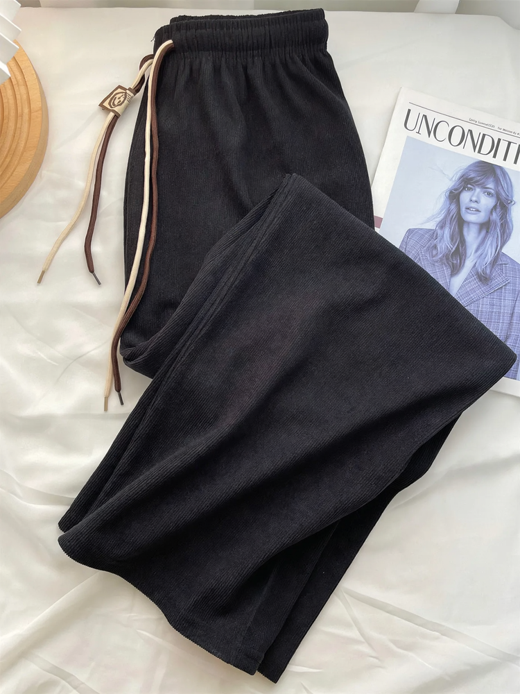 Kord-Hose mit weitem Bein und Bindegürtel