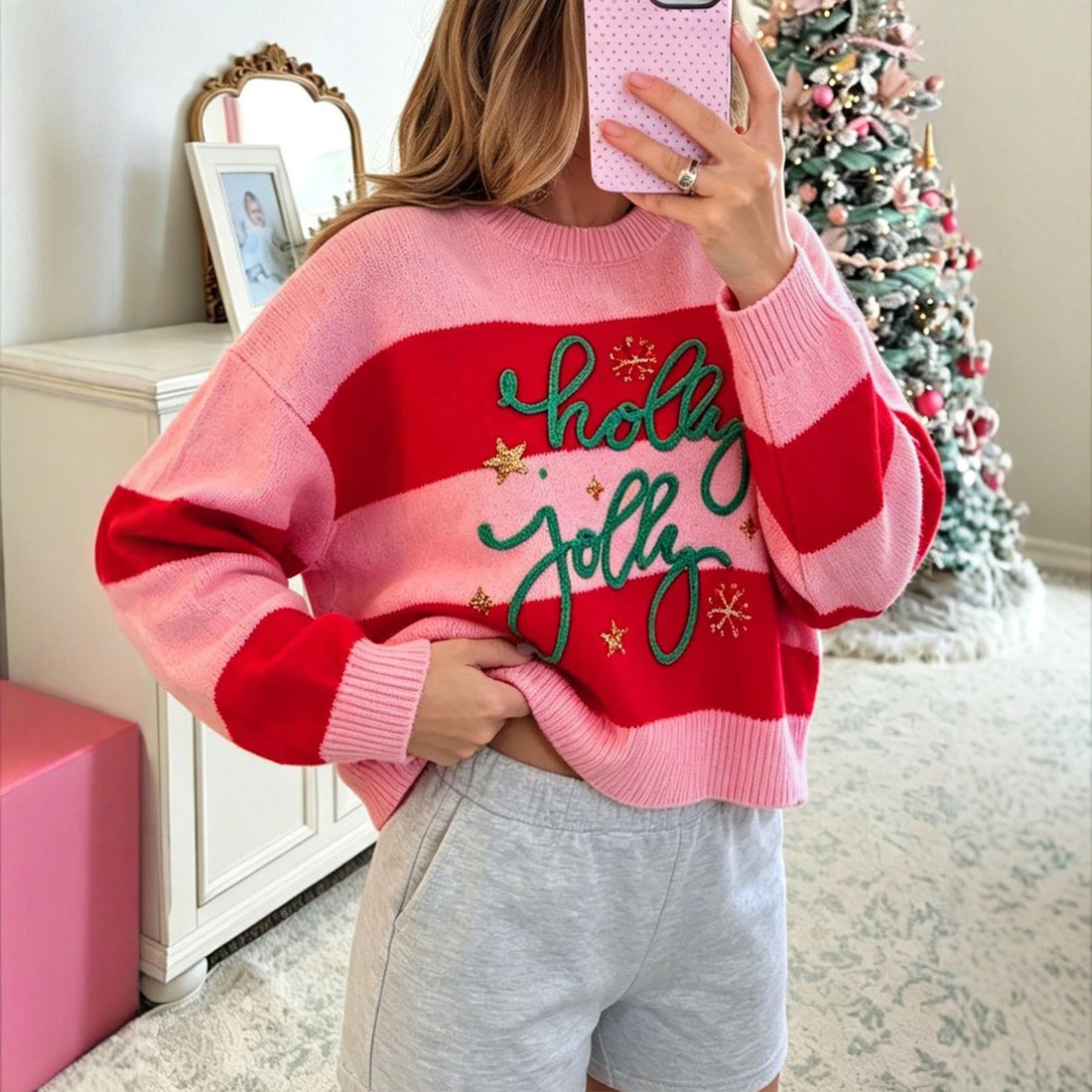 Weihnachtlicher Strickpullover mit Buchstaben-Motiv