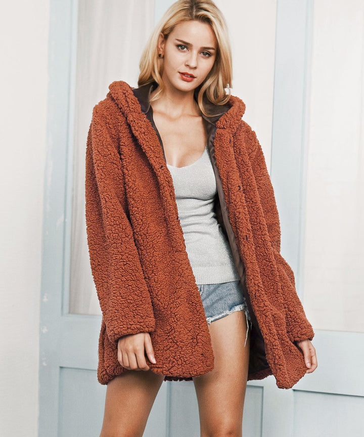 Langer Damen-Wintermantel mit Kapuze in Teddy-Optik