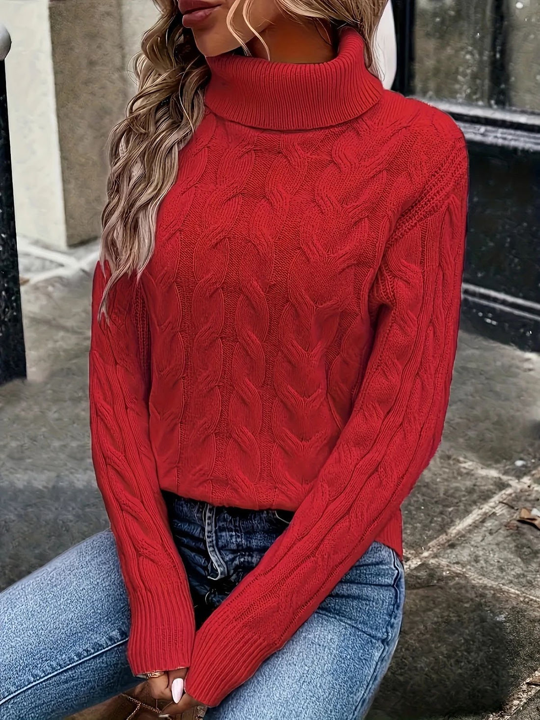 Strickpullover mit Zopfmuster und hohem Kragen