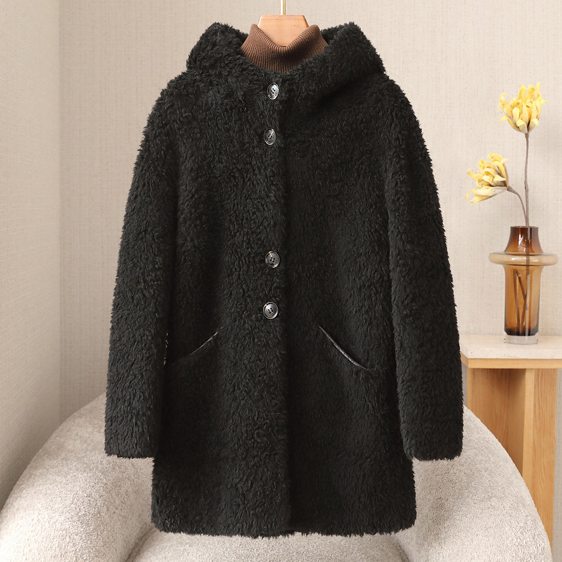 Damen-Lammfellmantel, mittellang, mit Kapuze und Knopfleiste