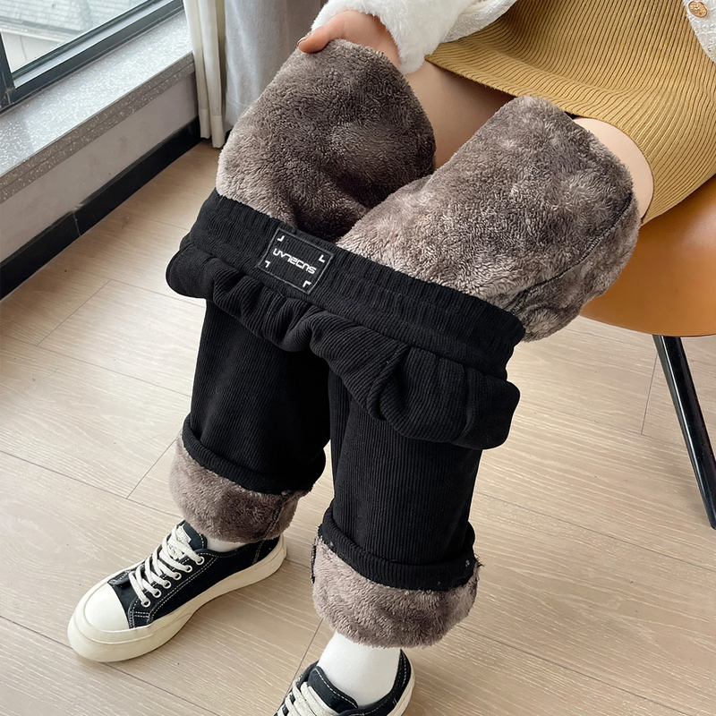 Damen-Cordhose mit Lammfleece-Futter, weit geschnitten