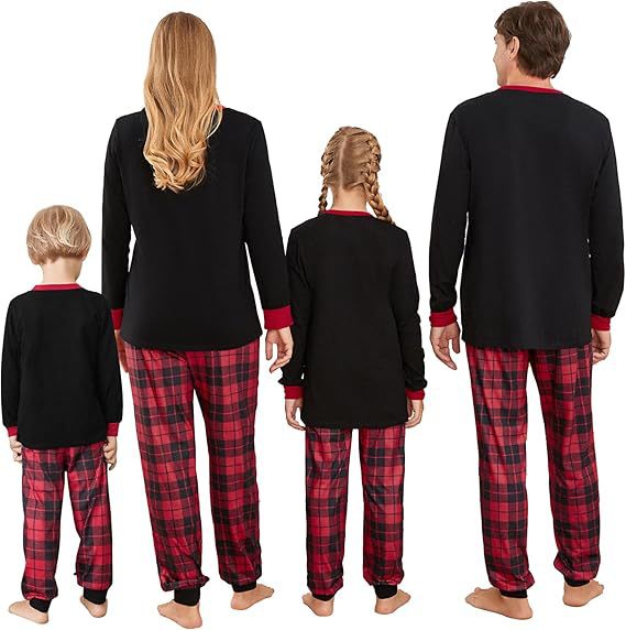 Weihnachts-Pyjama-Set für die Familie mit Karomuster