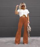 Damen-Cordhose mit ausgestelltem Bein