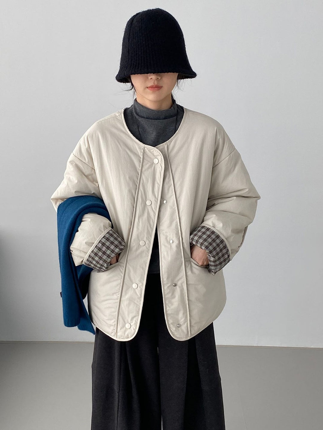 Lockere Damen-Steppjacke im Karomuster