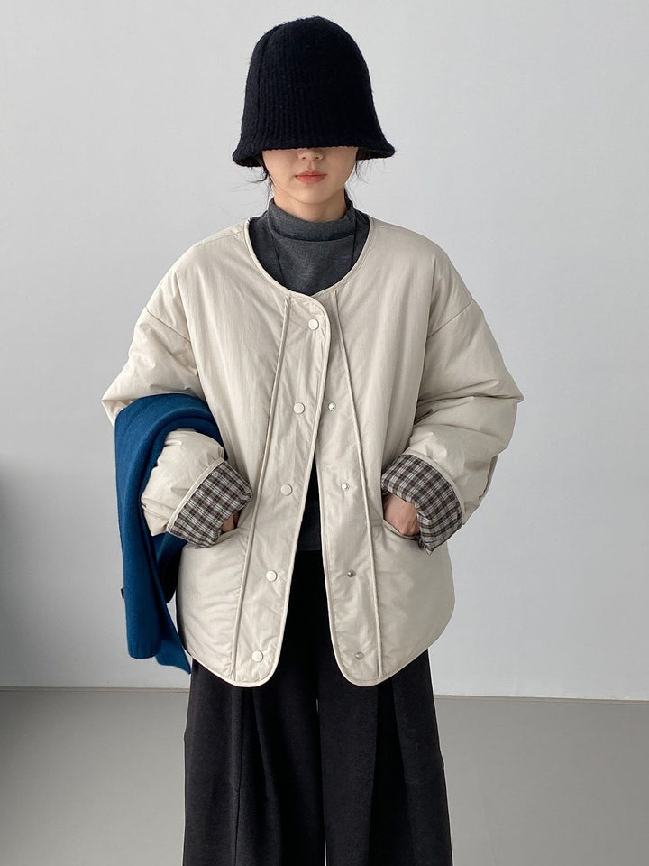 Lockere Damen-Steppjacke im Karomuster