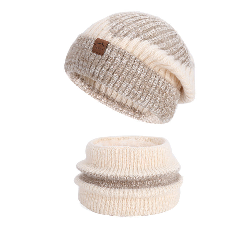 Zweiteiliges Set: Strickmütze mit Ohrenschutz und Schal