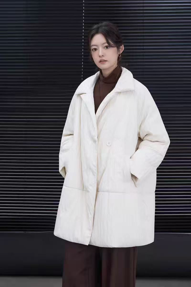 Mittellange Daunenjacke mit Revers, Weißentendaunen