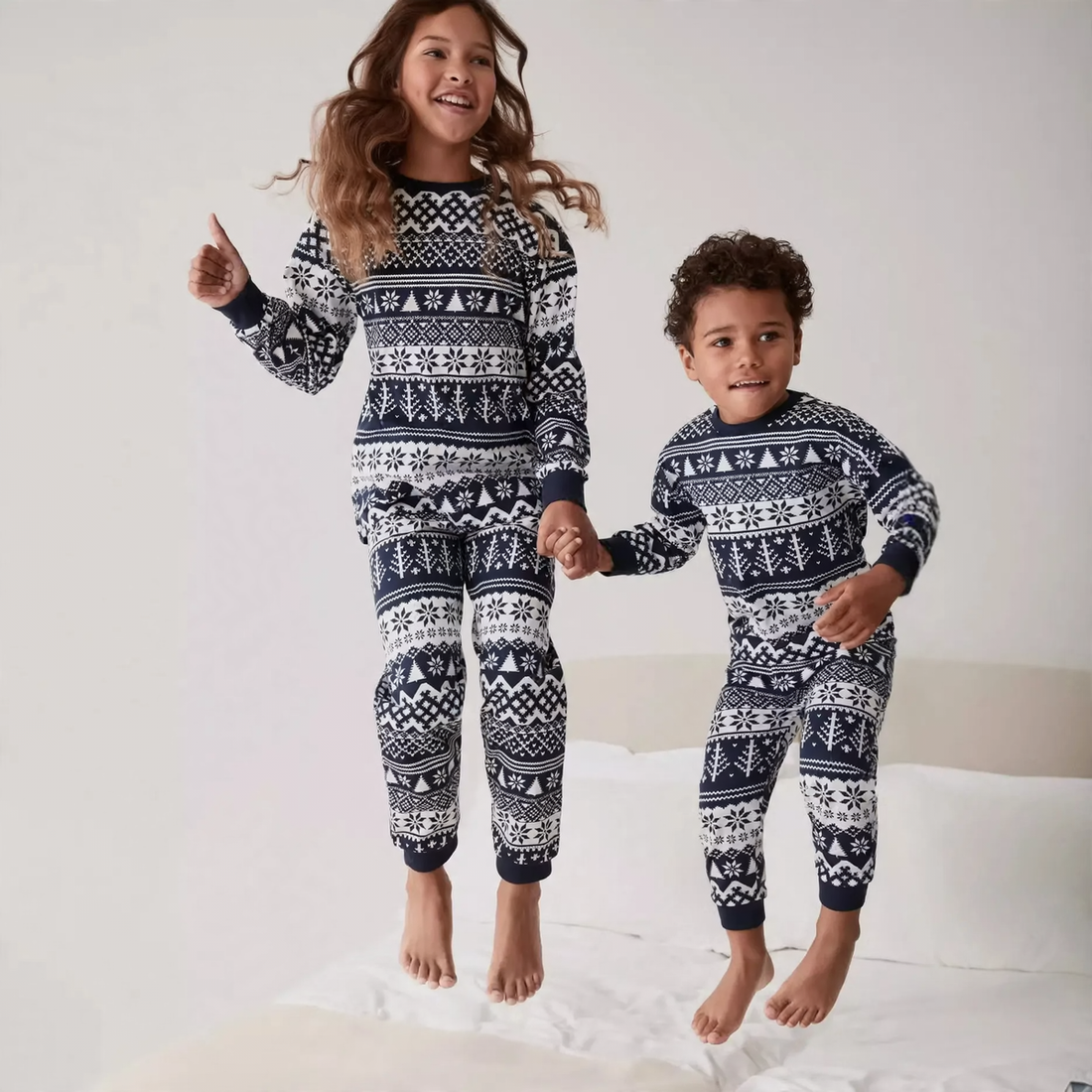 Weihnachts-Schlafanzug-Set für die ganze Familie