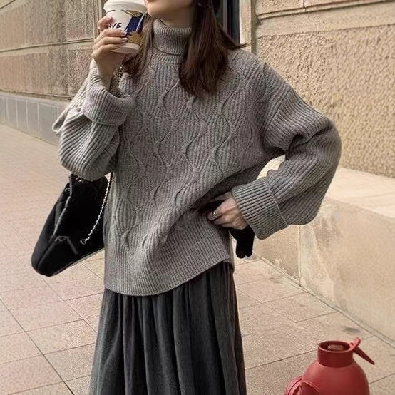Gefütterter Strickpullover mit Rollkragen