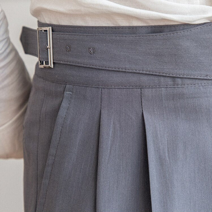 Echoarchiv Classic: Stilvolle Hose mit Schnalle
