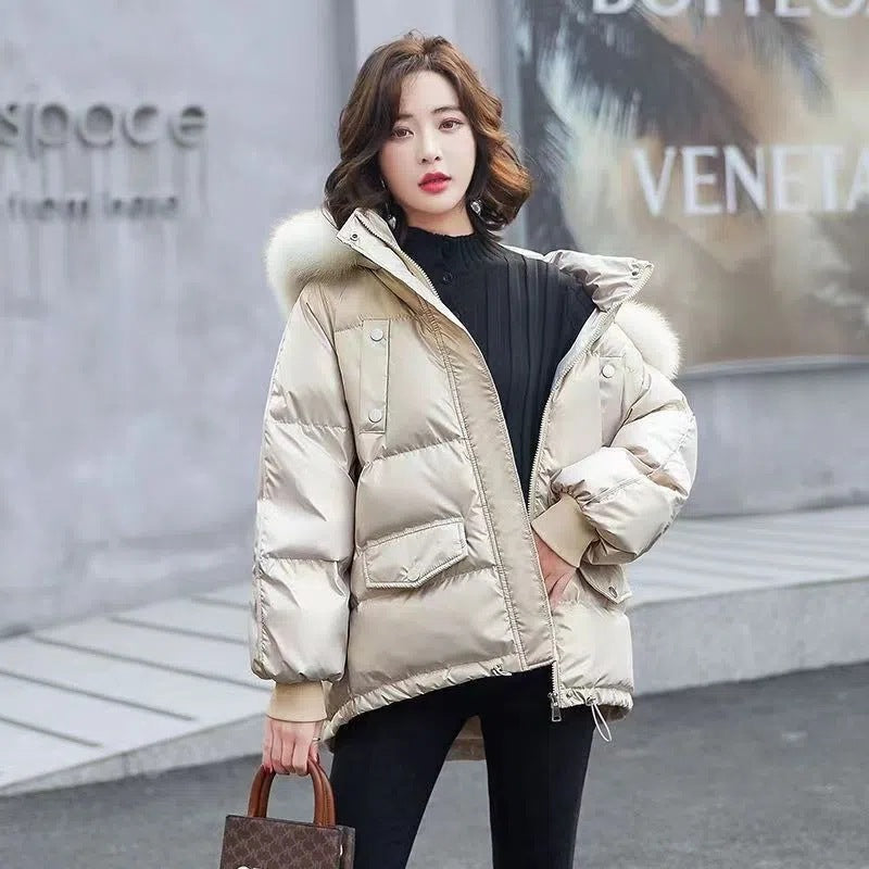 Kurze Damen-Steppjacke mit Kunstfellkragen