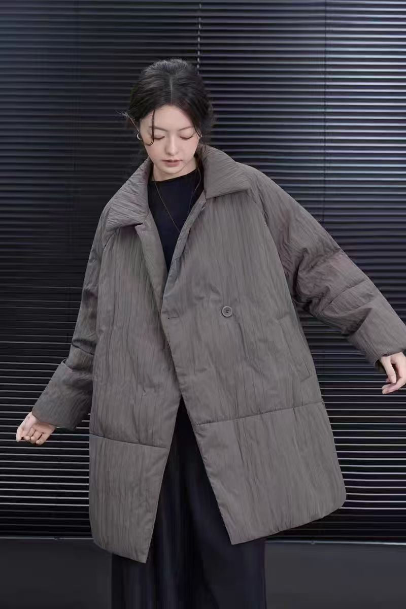 Mittellange Daunenjacke mit Revers, Weißentendaunen