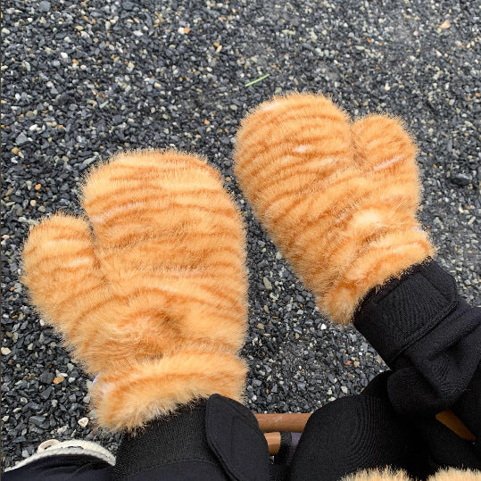 Winter-Set mit Mütze, Schal, Handschuhen und Tasche