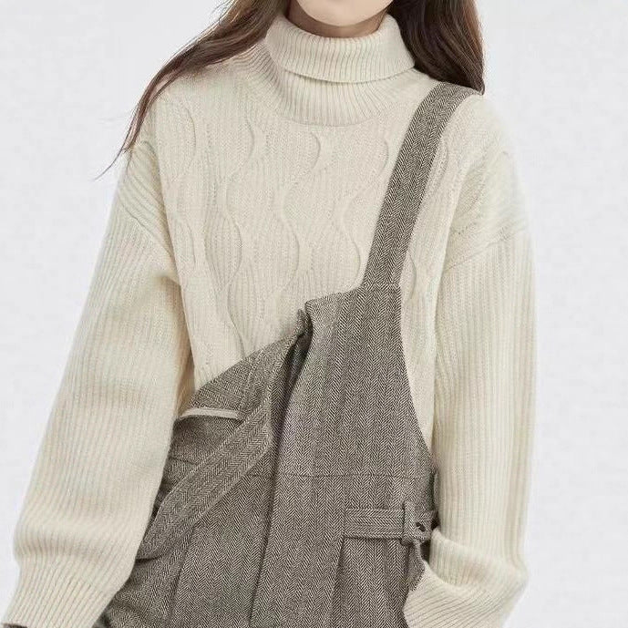 Gefütterter Strickpullover mit Rollkragen