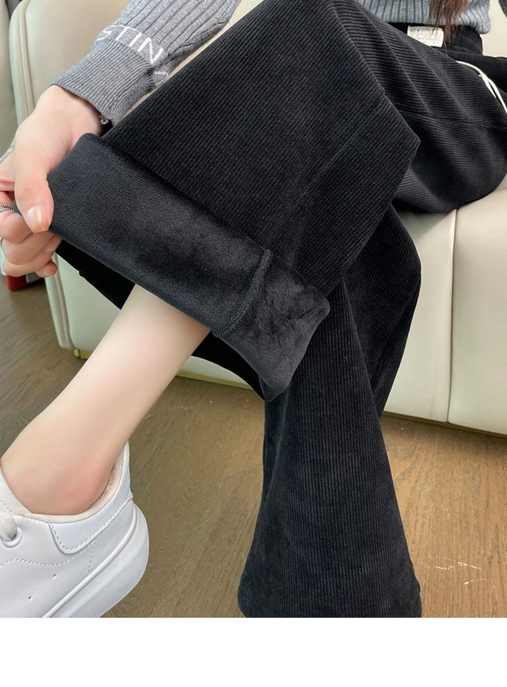 Chenille-Cordhose mit weitem Bein, gefüttert