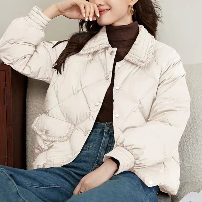 Kurze Damen-Steppjacke im Rauten-Design