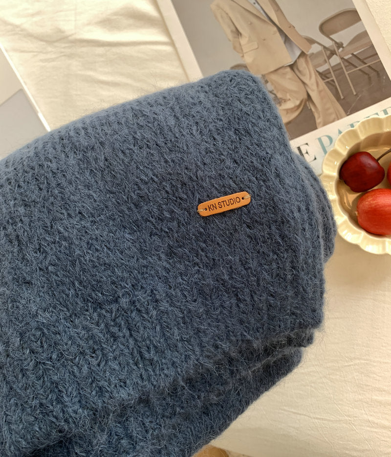 Weicher Schal mit Alpakawollanteil und Leder-Label