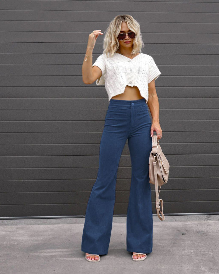 Damen-Cordhose mit ausgestelltem Bein