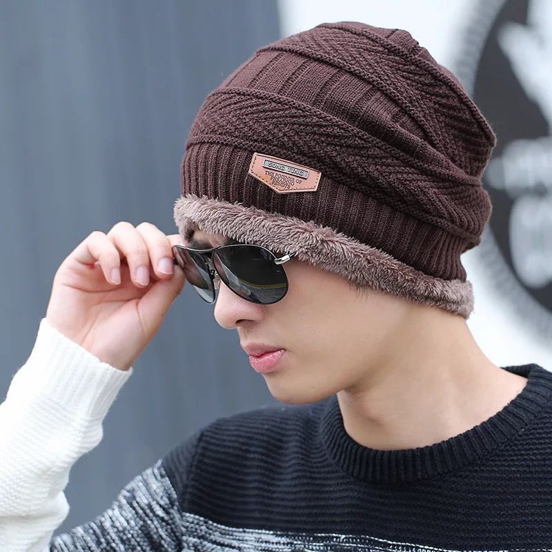 Winter-Set: Gefütterte Strickmütze mit Ohrenschutz und Schal