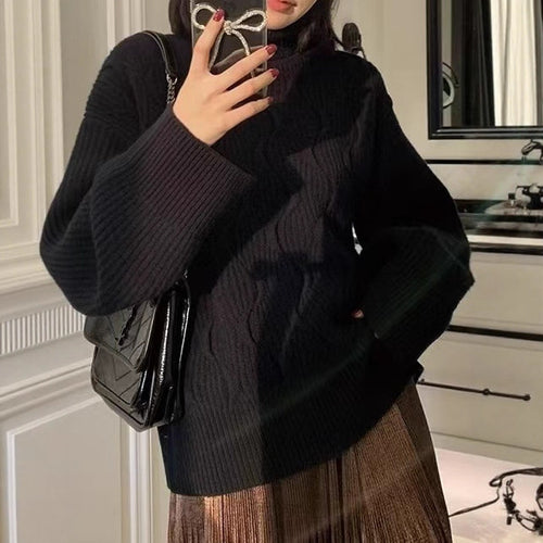 Gefütterter Strickpullover mit Rollkragen